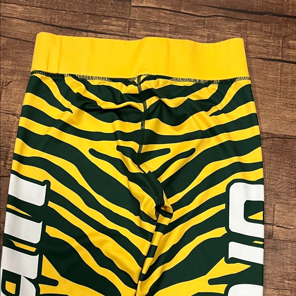 Xlusion Vibrant Green and Yellow Green Bay Football Leggings Size S - Picture 6 of 10